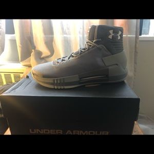 UA drive 4 TB sneakers